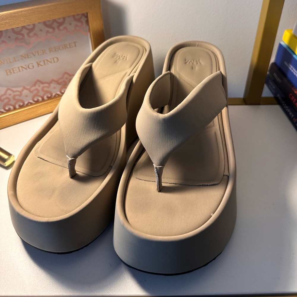 Chunky Zara thong-toe sandal wedges